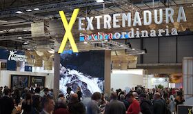 En FITUR Extremadura registra 162000 visitantes y ms de 8000 fotografas en su cascada inmersiva  