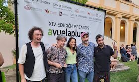 Revista 5W los msicos de Robe y la fotgrafa Ana Palacios entre XIV Premios Avuelapluma