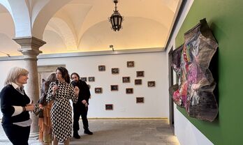 La Sala Santa Clara de Mrida acoge la Muestra Arkeologa de la moda de la artista extremea Carmen Palop